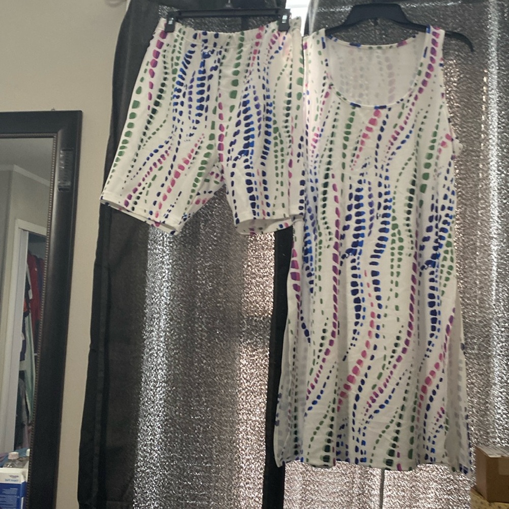 2 piece set - high slit on both sides of shirt.